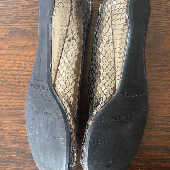 Stuart Weitzman Python-Embossed Buckle Flat Sz 7M - Picture 3 of 6